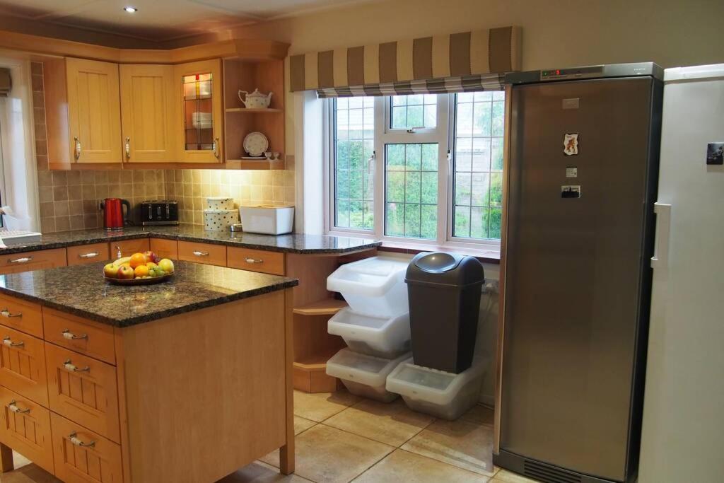 Hectors House comfortable 4 bed house in mature gardens Yelverton Buitenkant foto
