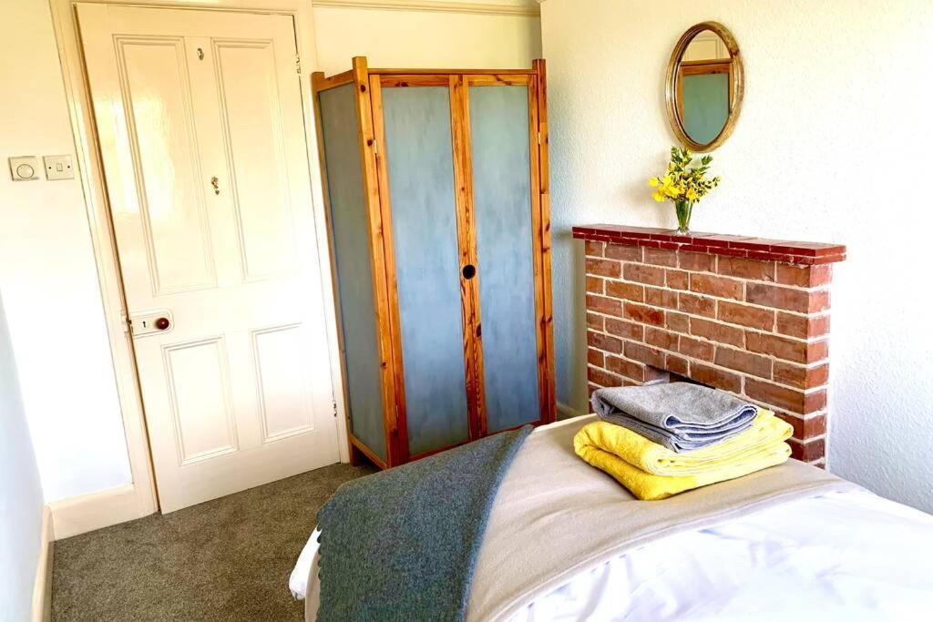 Hectors House comfortable 4 bed house in mature gardens Yelverton Buitenkant foto