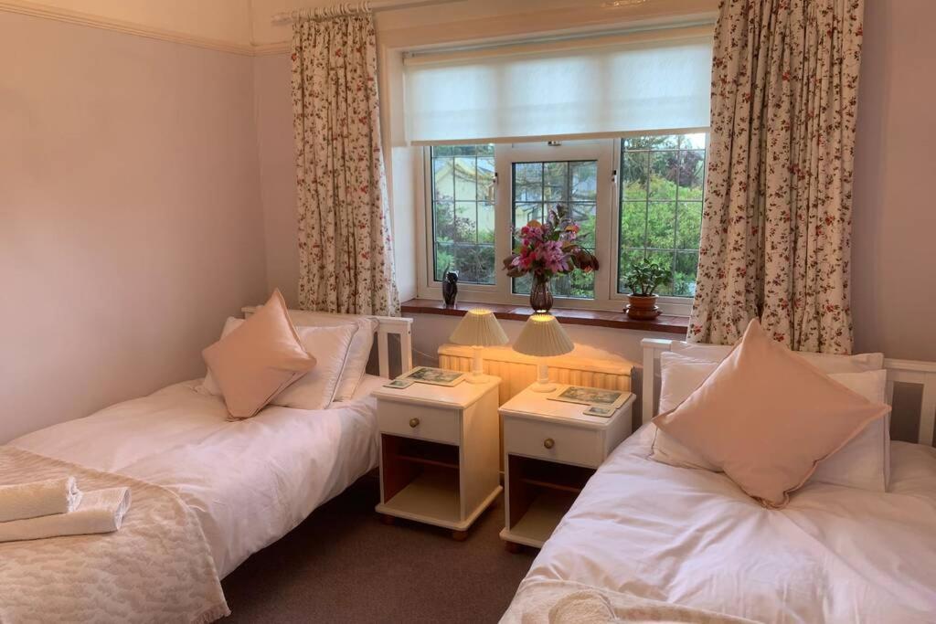 Hectors House comfortable 4 bed house in mature gardens Yelverton Buitenkant foto
