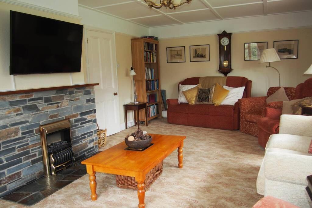 Hectors House comfortable 4 bed house in mature gardens Yelverton Buitenkant foto