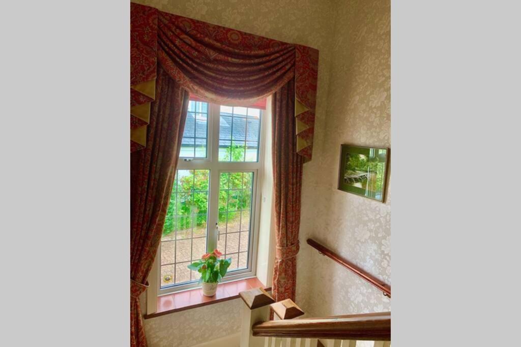 Hectors House comfortable 4 bed house in mature gardens Yelverton Buitenkant foto